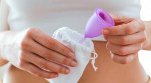 استخدام أكواب الدورة الشهرية المخصصة للاستخدام الواحد صورة: استخدام أكواب الدورة الشهرية المخصصة للاستخدام الواحد