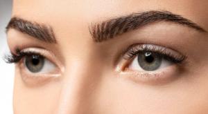 صورة: الحصول على حواجب كثيفة