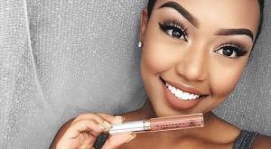 صورة: وضع المكياج البسيط