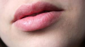 الحصول على شفاه حمراء بشكل طبيعي صورة: الحصول على شفاه حمراء بشكل طبيعي