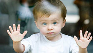 أعراض اضطراب الطفولة التفككي و بعض أسبابه صورة: أعراض اضطراب الطفولة التفككي و بعض أسبابه