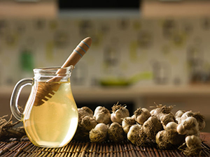 مدى فاعلية الماء الدافيء والعسل مع الثوم لإنقاص الوزن صورة: مدى فاعلية الماء الدافيء والعسل مع الثوم لإنقاص الوزن