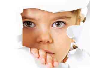 صورة: الوقت المناسب لترك الطفل مع الأقارب