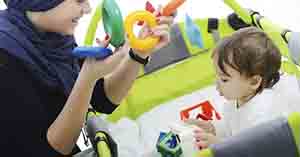 كيفية تهيئة الطفل للتعامل مع مربية الأطفال الجديدة صورة: كيفية تهيئة الطفل للتعامل مع مربية الأطفال الجديدة