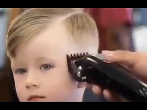 الطرق الصحيحة لقص شعر الطفل للمرة الأولى صورة: الطرق الصحيحة لقص شعر الطفل للمرة الأولى