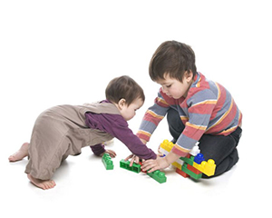 صورة: كيفية التعامل مع الطفل الذي يتعلق بالأشياء