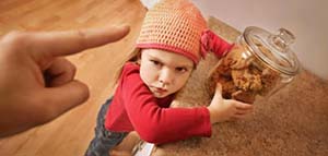 طرق تجعل الطفل يطيع والديه صورة: طرق تجعل الطفل يطيع والديه