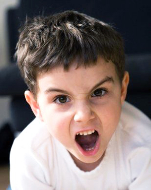 صورة: طرق التعامل مع الطفل الذي يسب و يشتم