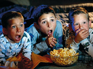 صورة: أفكار مفيدة لطفلك تجعله يبتعد عن الهاتف