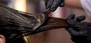 كيفية صبغ الشعر في المنزل والحفاظ على اللون صورة: كيفية صبغ الشعر في المنزل والحفاظ على اللون