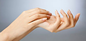 صورة: كيفية استخدام مقشر الجسم