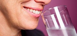 صورة: شرب الماء على دفعات و فوائد شرب الماء على ثلاث دفعات