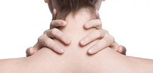 صورة: إزالة سواد الرقبة و خلطات طبيعية للقضاء على اسوداد الرقبة