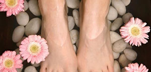 صورة: خلطة زيت الزيتون والكركم و خلطة الخيار