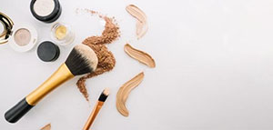 الفاونديشن و الكونسيلر و طريقة اختيار درجة الكونسيلر المناسبة صورة: الفاونديشن و الكونسيلر و طريقة اختيار درجة الكونسيلر المناسبة