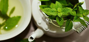 صورة: هل يمكن علاج المغص بالمشروبات و أطعمة مفيدة للمغص