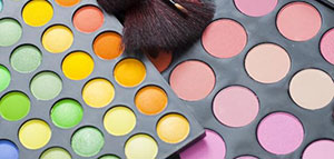 أدوات التجميل الأساسية صورة: أدوات التجميل الأساسية