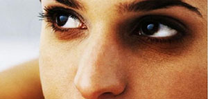 أسباب ظهور الهالات السوداء حول العين و علاج الهالات السوداء حول العين صورة: أسباب ظهور الهالات السوداء حول العين و علاج الهالات السوداء حول العين