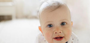 علامات التسنين لدى الرضع و أعراض غير مرتبطة بالتسنين صورة: علامات التسنين لدى الرضع و أعراض غير مرتبطة بالتسنين