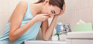 صورة: القيء و أسباب القيء المستمر و أسباب أخرى للقيء