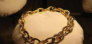 صورة: سائل غسيل الأطباق و الأمونيا و معجون الأسنان