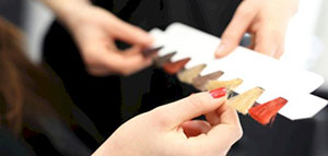 طريقة صبغ الشعر خطوة بخطوة في المنزل صورة: طريقة صبغ الشعر خطوة بخطوة في المنزل