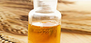 صورة: فوائد زيت جنين القمح لنفخ الخدود