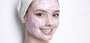 صورة: وصفات طبيعية لتسمين الوجه: الجلسرين، العسل، الحليب، والزيوت