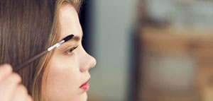 نمو شعر الحواجب و أقنعة طبيعية لنمو شعر الحواجب صورة: نمو شعر الحواجب و أقنعة طبيعية لنمو شعر الحواجب