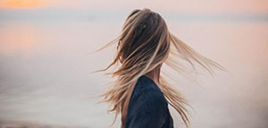 صورة: كيف أنعم شعري في يوم واحد و طرق طبية لتنعيم الشعر