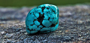 خصائص حجر الفيروز و الفوائد الطبية للأحجار الكريمة صورة: خصائص حجر الفيروز و الفوائد الطبية للأحجار الكريمة