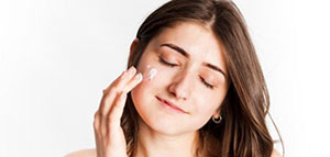 التقشير الكيميائي و الكريمات الموضعية صورة: التقشير الكيميائي و الكريمات الموضعية