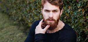 صورة: زيت اللحية و زيت الكينا و زيت الأملا وأوراق الخردل