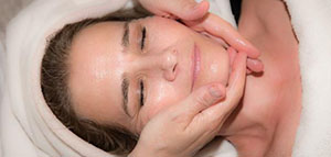 صورة: البشرة الدهنية و البشرة الجافة و البشرة المختلطة