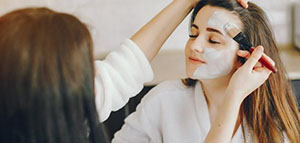 صورة: ماسك الفراولة والبيض والعسل والليمون و ماسك الموز والعسل