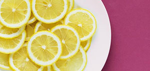 استخدام الكريمات الطبية الموضعية و تناول الأدوية الطبية صورة: استخدام الكريمات الطبية الموضعية و تناول الأدوية الطبية