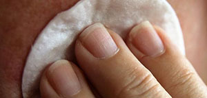 صورة: تنظيف البشرة الجافة و تنظيف البشرة الدهنية