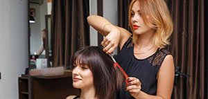 تجهيز الشعر للقص و خطوات قص الشعر قصير كاريه صورة: تجهيز الشعر للقص و خطوات قص الشعر قصير كاريه