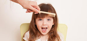 صورة: طريقة غسل شعر الطفل لتنعيمه و الحلبة لتكثيف شعر الأطفال