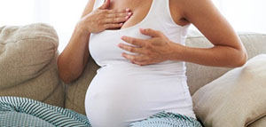 صورة: توقيت بدء ألم الثدي في الحمل و الفرق بين ألم الثدي قبل الدورة وقبل الحمل