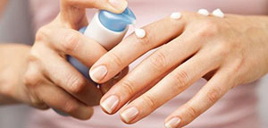 اسوداد مفاصل اليدين و وصفات طبيعية لتبييض مفاصل اليدين صورة: اسوداد مفاصل اليدين و وصفات طبيعية لتبييض مفاصل اليدين