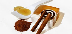 صورة: ماسك صودا الخبز و ماسك العسل والقرفة