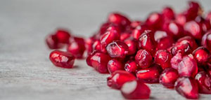 ماسك الرمان لترطيب وتنعيم البشرة و ماسك قشر الرمان لعلاج حب الشباب صورة: ماسك الرمان لترطيب وتنعيم البشرة و ماسك قشر الرمان لعلاج حب الشباب