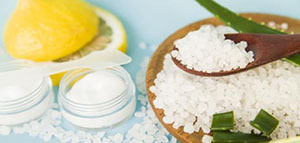 العسل والزبادي و الشوفان و الفراولة والحليب صورة: العسل والزبادي و الشوفان و الفراولة والحليب