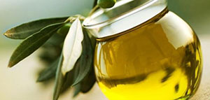زيت الزيتون و أهمية زيت الزيتون للوجه صورة: زيت الزيتون و أهمية زيت الزيتون للوجه