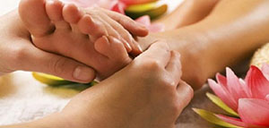 مساج القدم و فوائد مساج القدم و كيفية عمل مساج للقدم صورة: مساج القدم و فوائد مساج القدم و كيفية عمل مساج للقدم