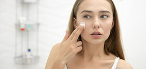 فوائد الفازلين للبشرة و استخدام الفازلين قبل النوم صورة: فوائد الفازلين للبشرة و استخدام الفازلين قبل النوم