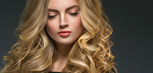 استخدام شامبو خالي من الكبريتات و تطبيق علاج تكييف عميق على الأقل مرة واحدة في صورة: استخدام شامبو خالي من الكبريتات و تطبيق علاج تكييف عميق على الأقل مرة واحدة في