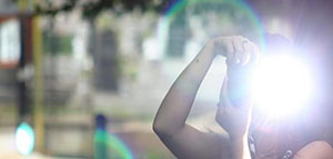 ظهور العين باللون الأحمر عند التصوير و سبب ظهور العين باللون الأحمر عند التصوير صورة: ظهور العين باللون الأحمر عند التصوير و سبب ظهور العين باللون الأحمر عند التصوير