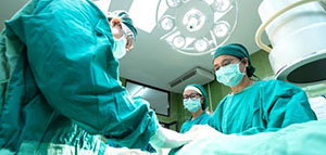 جراحة البطن بالمنظار و جراحة البطن المفتوحة صورة: جراحة البطن بالمنظار و جراحة البطن المفتوحة